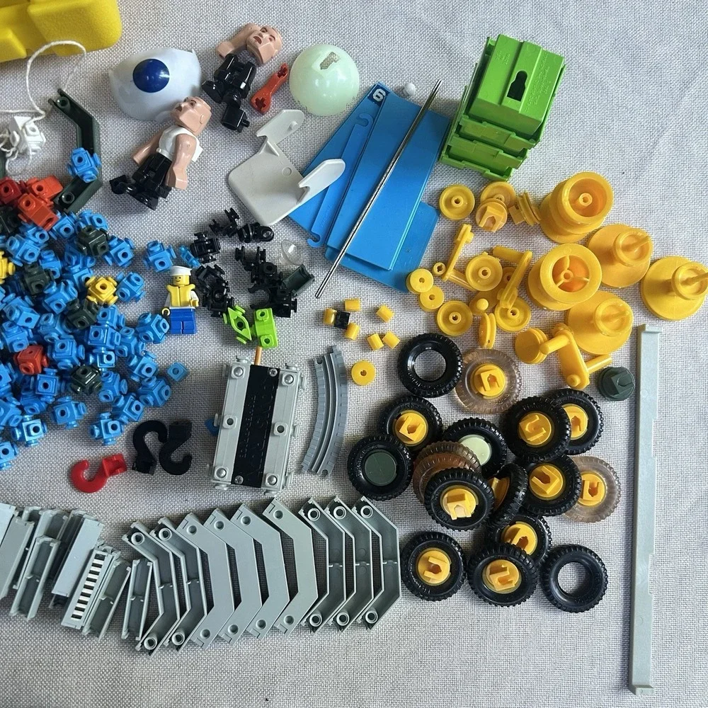 Vintage Fisher Price Construx 283pcs Building Mixed Parts Yellow Hard Case 1980s